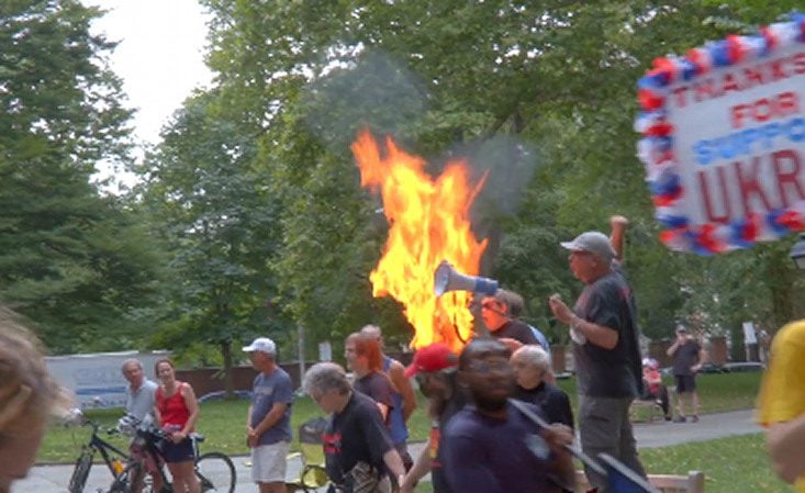 Communists in Philadelphia Celebrate 4th of July by Burning an American Flag (VIDEO) |  The gateway expert |  by Mike LaChance