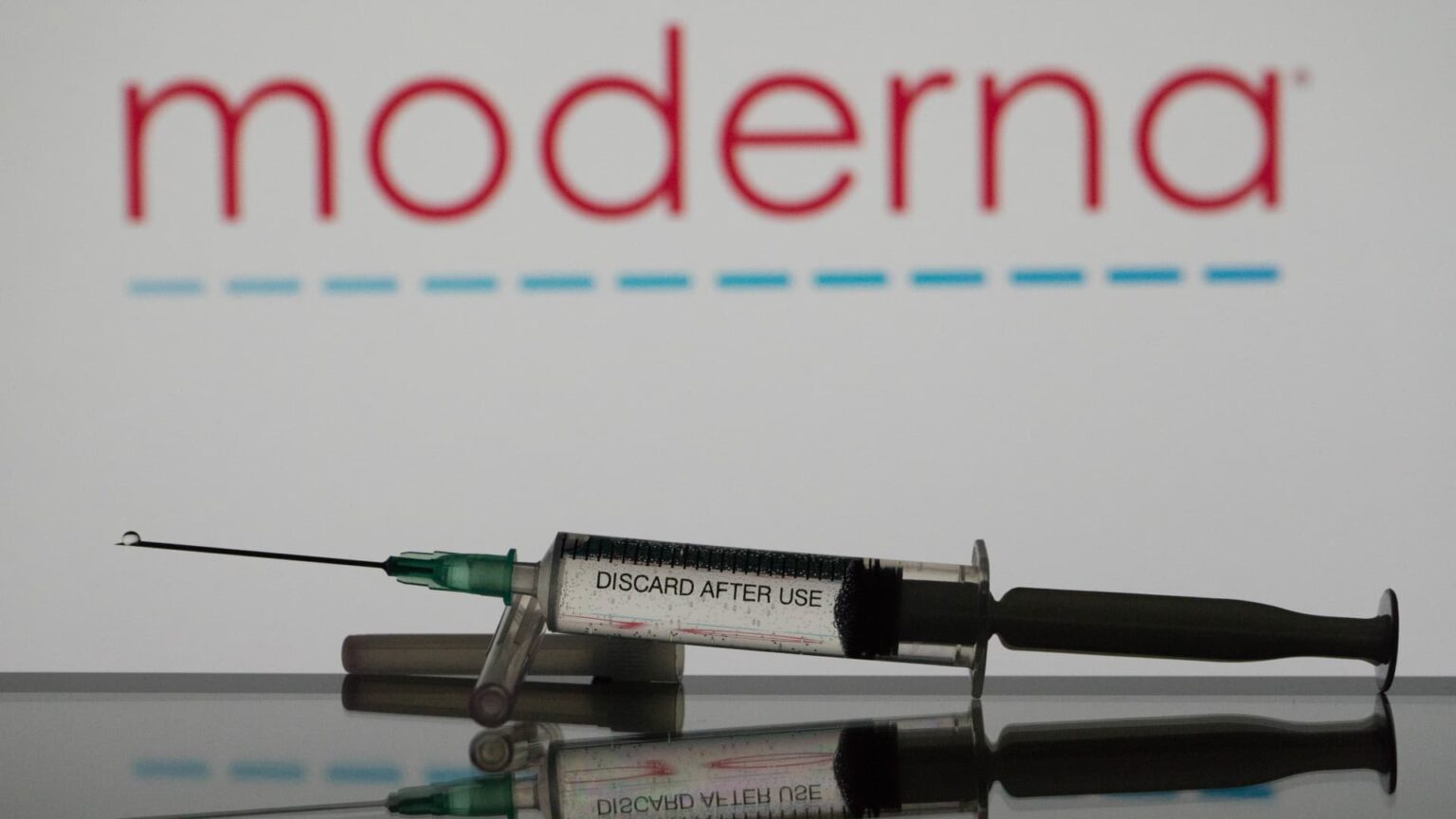Moderna signs deal to develop mRNA drugs in China