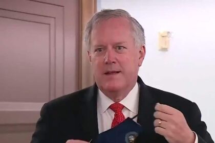 Mark Meadows refuses to wear a mask to talk to reporters