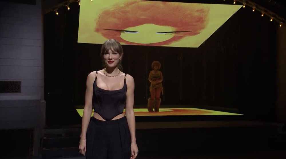 Taylor Swift Makes Surprise 'SNL' Cameo After Travis Kelce's