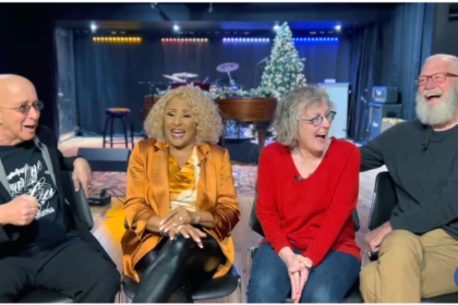 Darlene Love Sings 'Christmas' for Letterman for First Time Since 2014