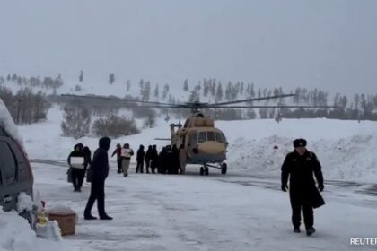 1,000 Tourists Stranded In Remote China Village Due To Avalanches In Xinjiang