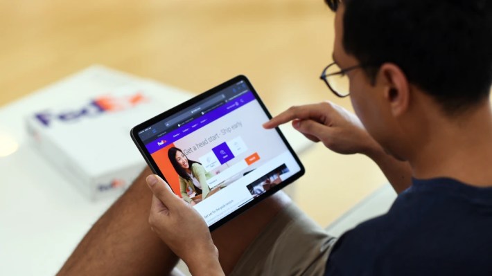 FedEx announces its own commerce platform for merchants