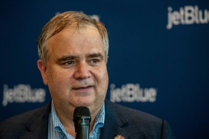 JetBlue CEO Robin Hayes to step down, COO Joanna Geraghty to take over