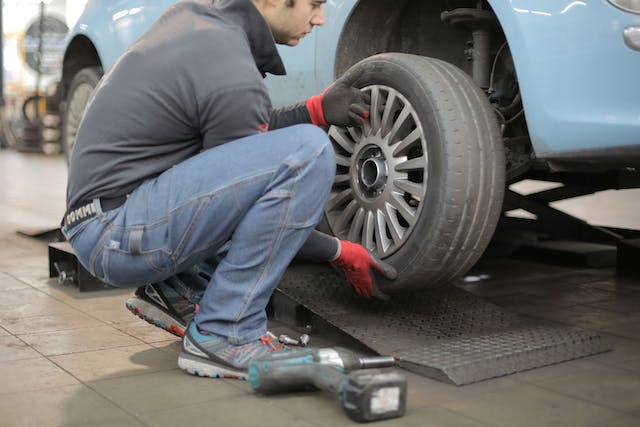 5 Ways How Regular Tyre Care Can Help Avoid Road Trouble