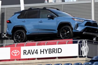 New off-road SUV will include a hybrid engine