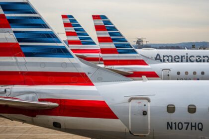 American Airlines cuts outlook, says chief commercial officer is leaving