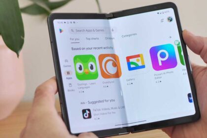 Google Pixel Fold review - Play Store